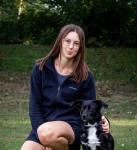 Trainerin Sofia mit Hund